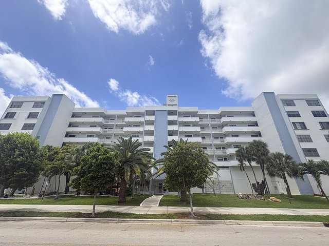 Eden Roc Condo photo 3